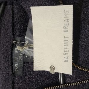 Super soft and cozy Barefoot Dreams pullover